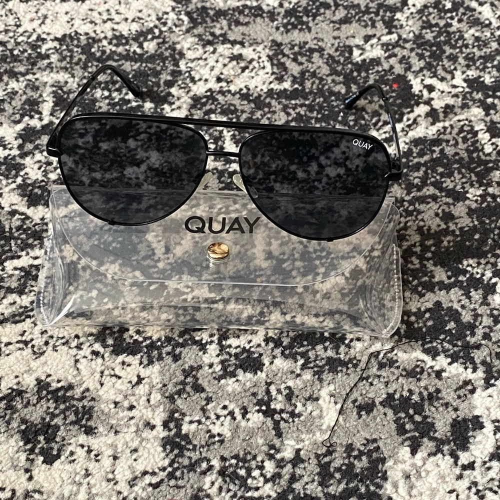 Quay HIGH KEY original size black aviators